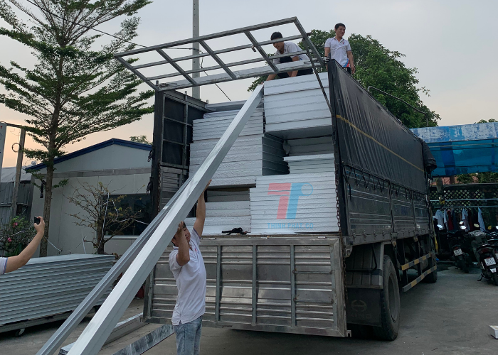 khi-nao-dung-thanh-nhom-t-treo-tran-3
