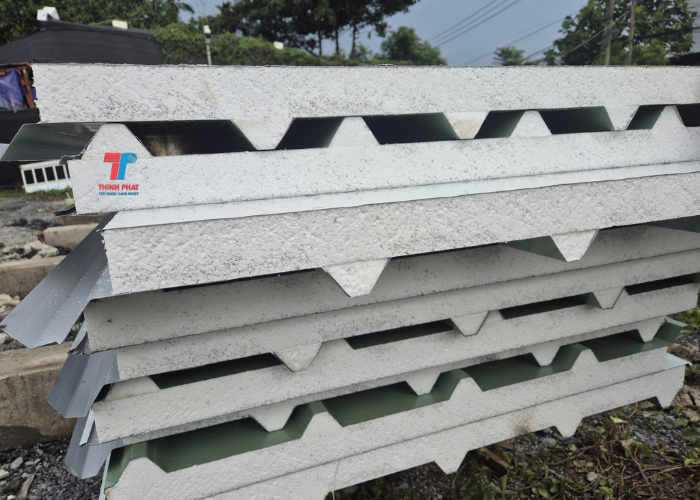 tam-cach-nhiet-mai-ton-3 tấm cách nhiệt mái tôn