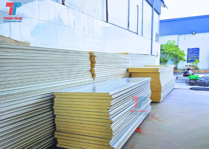 ton-panel-loi-xop-8 tôn panel lõi xốp 9