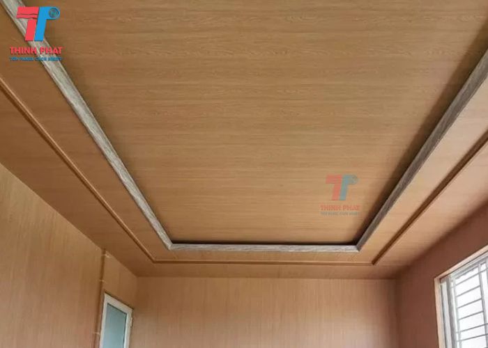 ton-tran-nha-gia-go-5 tôn trần nhà giả gỗ 2