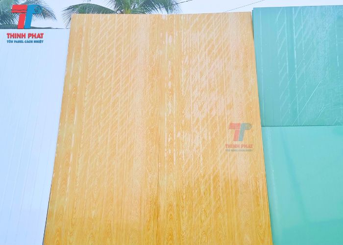 ton-tran-nha-gia-go-6 tôn trần nhà giả gỗ 3
