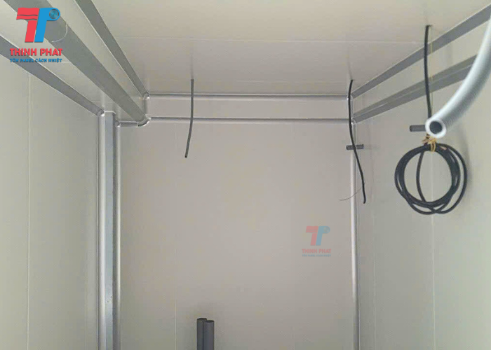 trần panel PU 9