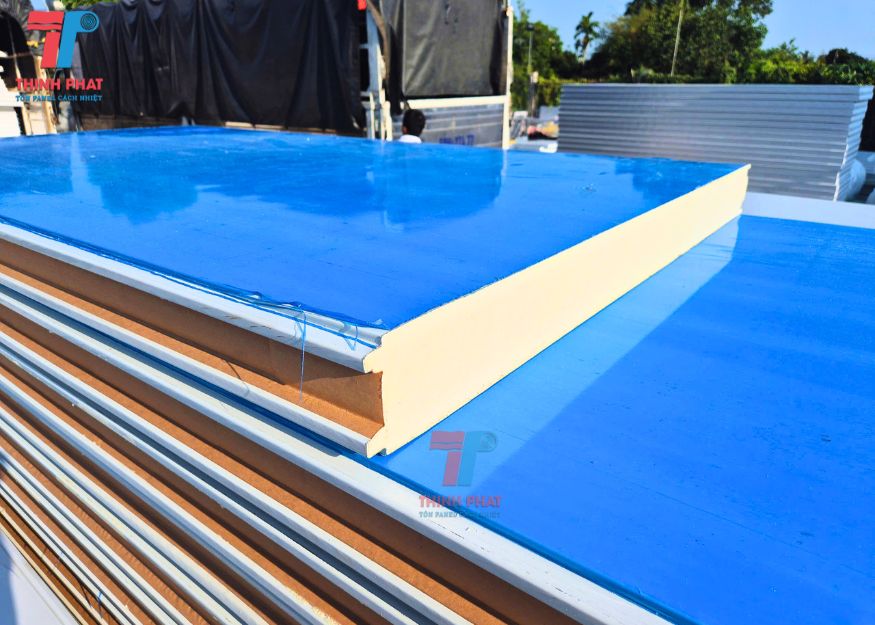 vach-ton-xop-2-mat-7 vách tôn xốp 2 mặt 8